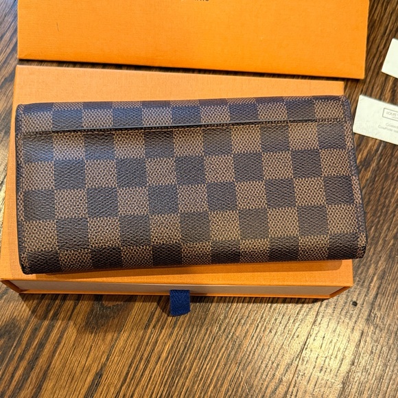 Louis Vuitton Sarah Wallet - Picture 3 of 14